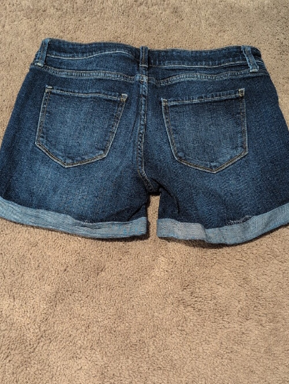 Arizona Jean Company Women's Rolled Cuff Medium Blue Denim Shorts - Picture 2 of 3